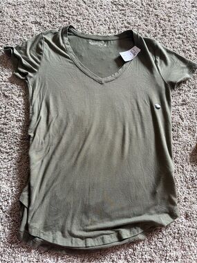 Abercrombie & Fitch Olive Green V-Neck Short Sleeve Tee
